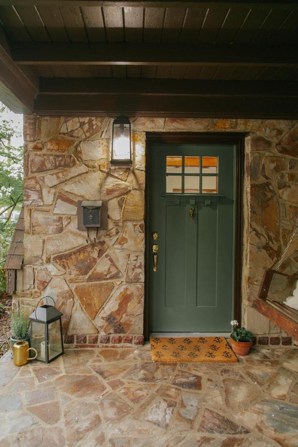 The Woodlawn Tudor Hot Springs Exterior foto