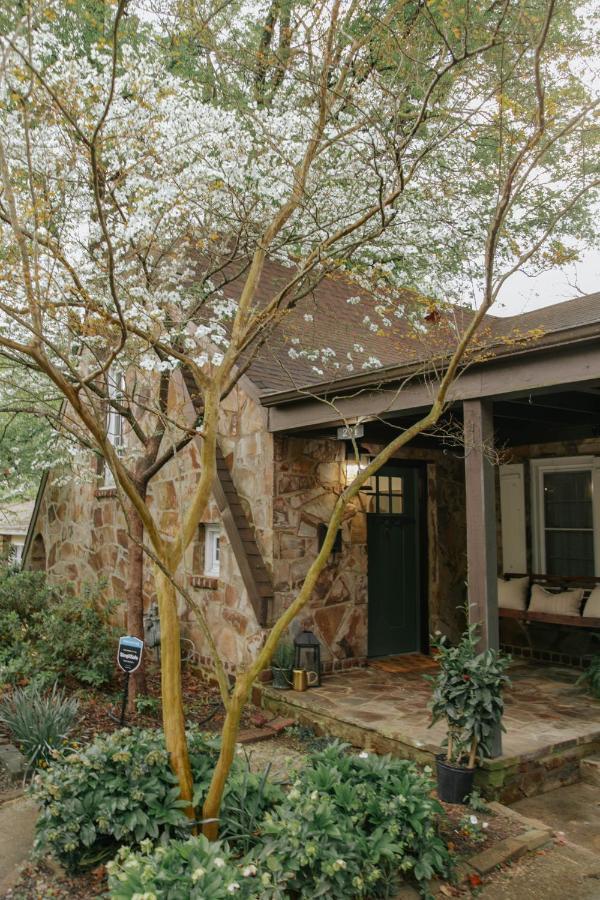 The Woodlawn Tudor Hot Springs Exterior foto